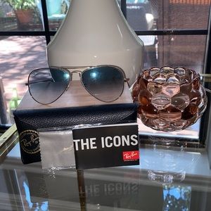 Ray-Ban Aviator Gradient Sunglasses- BRAND NEW